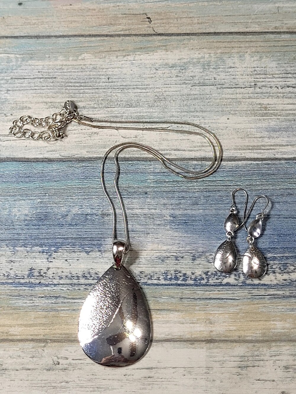 Silver Teardrop Pendant Necklace and Earrings Set - Silver
